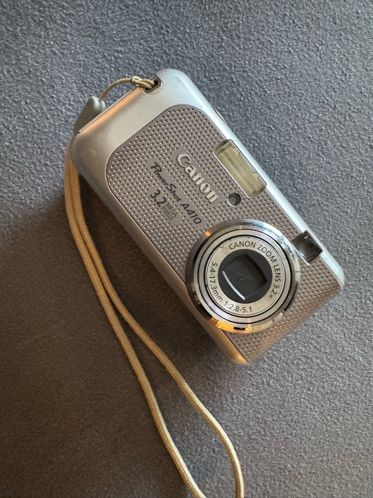 Canon PowerShot A410 - Werkt, maar scherm is zwart, Canon, Ophalen of Verzenden, Compactcamera, Niet werkend