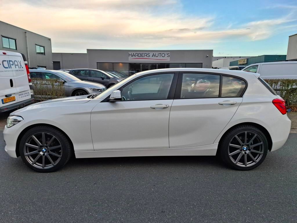 BMW 1-serie 118i AUTOMAAT/NAVI/CLIMA/LED/18INCH!, Gebruikt, Wit, Origineel Nederlands, Bedrijf