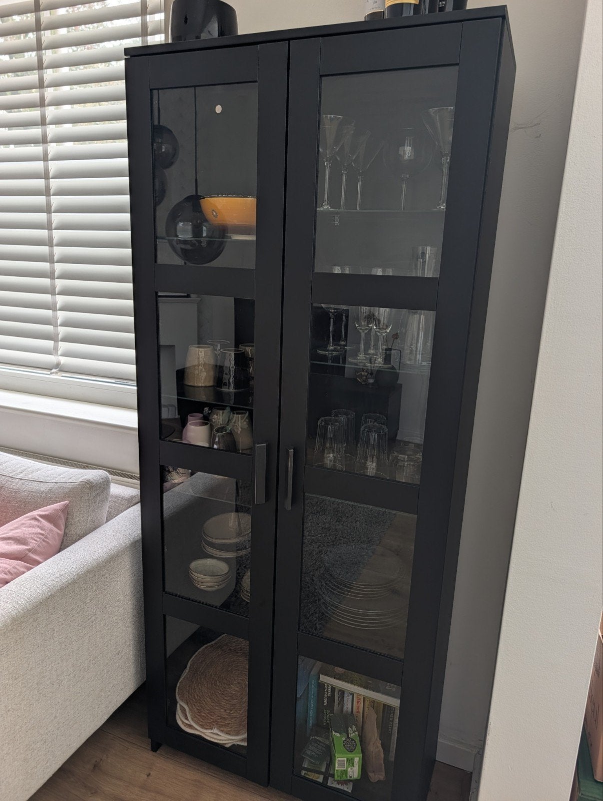 Te koop: vitrinekast (Ikea), Huis en Inrichting, Ophalen, Met deur(en), 50 tot 100 cm, Zo goed als nieuw