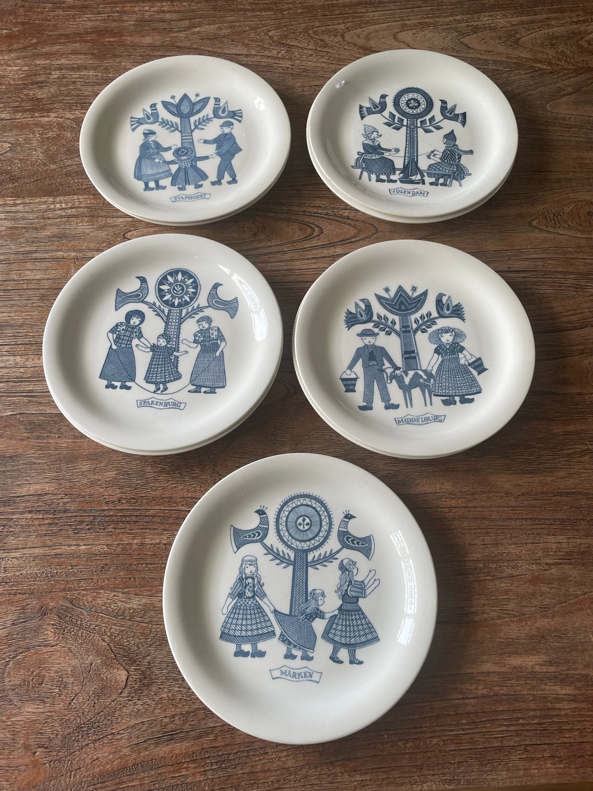 9 Vintage Klederdracht Ontbijtborden - Diverse Regio's, Ophalen of Verzenden, Overige stijlen, Bord(en)
