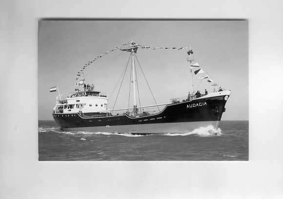 scheepvaart-foto-audacia, Ophalen of Verzenden, Zo goed als nieuw, Motorboot, Boek of Tijdschrift