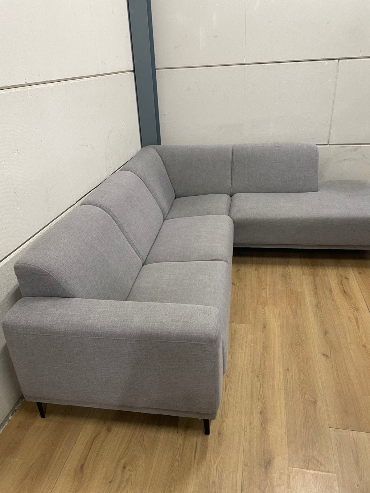 Mooie luxe moderne grijze hoekbank - GEREINIGD!!!, Ophalen, 250 tot 300 cm, Luxe, Hoekbank