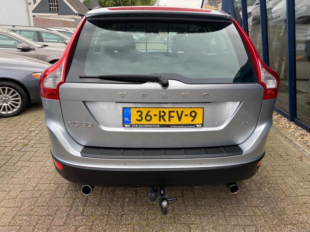 Volvo XC60 2.0T Kinetic NL-AUTO / NAVI / PDC / TREKHAAK, Euro 5, Zwart, 4 cilinders, Leder en Stof
