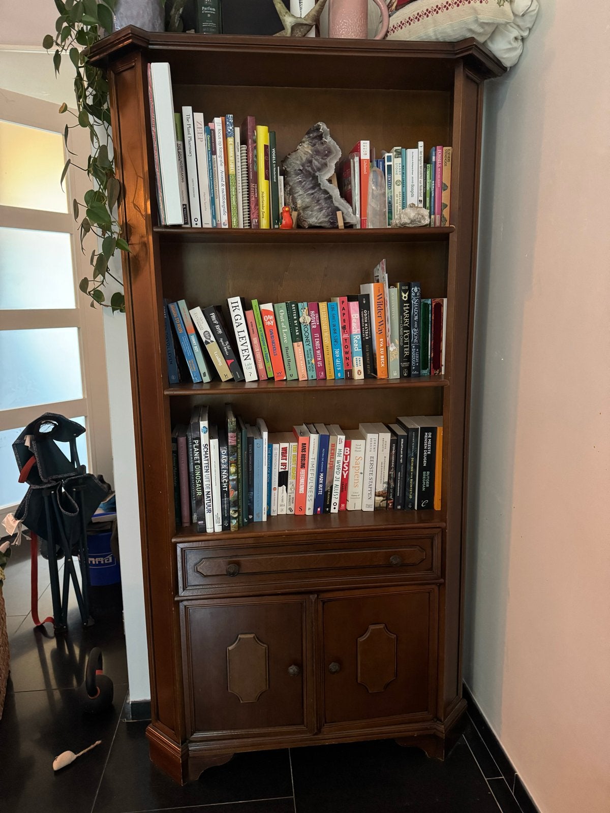 Klassieke houten boekenkast met lade en deuren, Ophalen, Gebruikt, 50 tot 100 cm, Met lade(s)