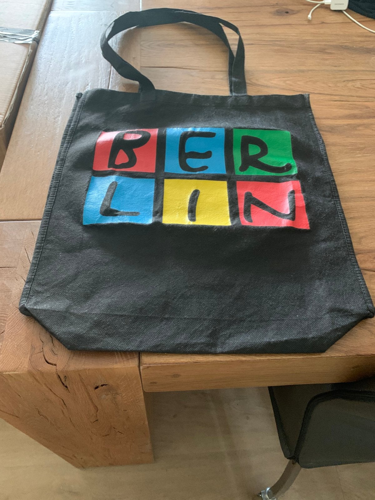 Tasje uit Berlijn, Ophalen of Verzenden, Zo goed als nieuw, 30 cm of meer, Minder dan 35 cm