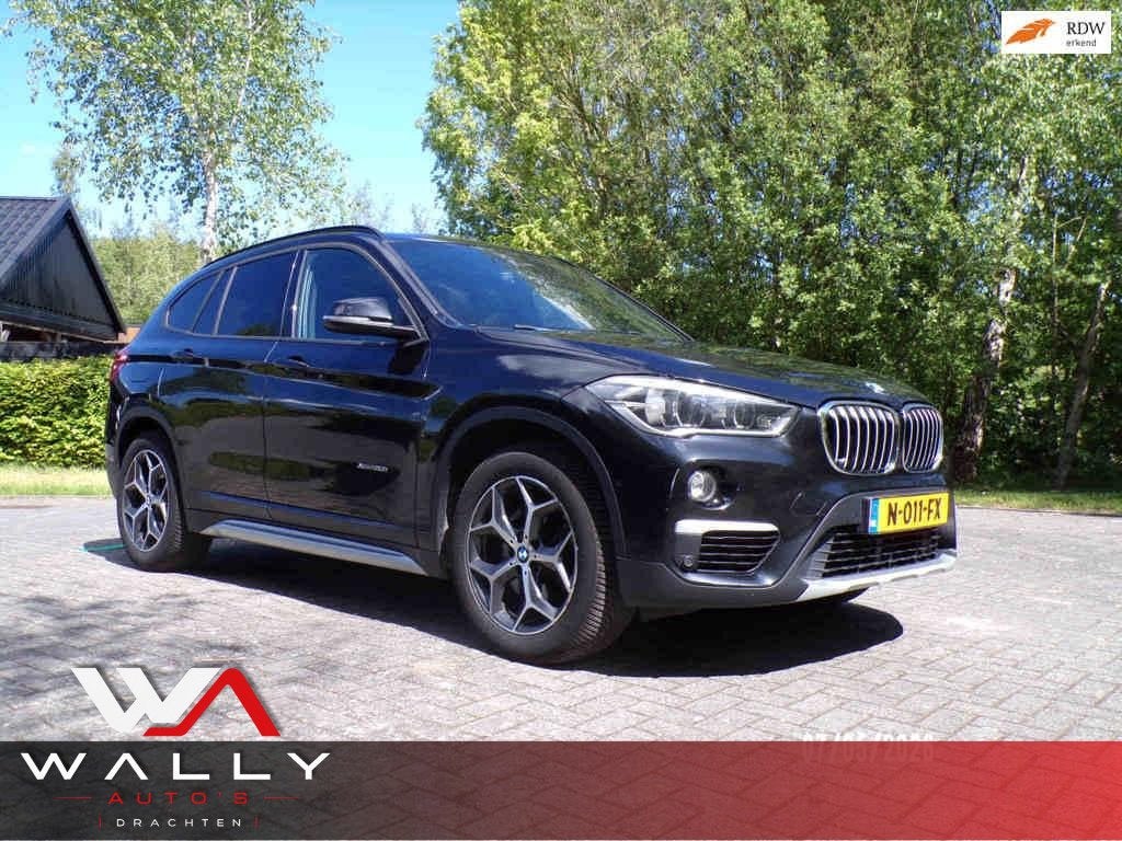 BMW X1 xDrive20i Centennial High Executive, Auto's, 1998 cc, Gebruikt, 2000 kg, Zwart