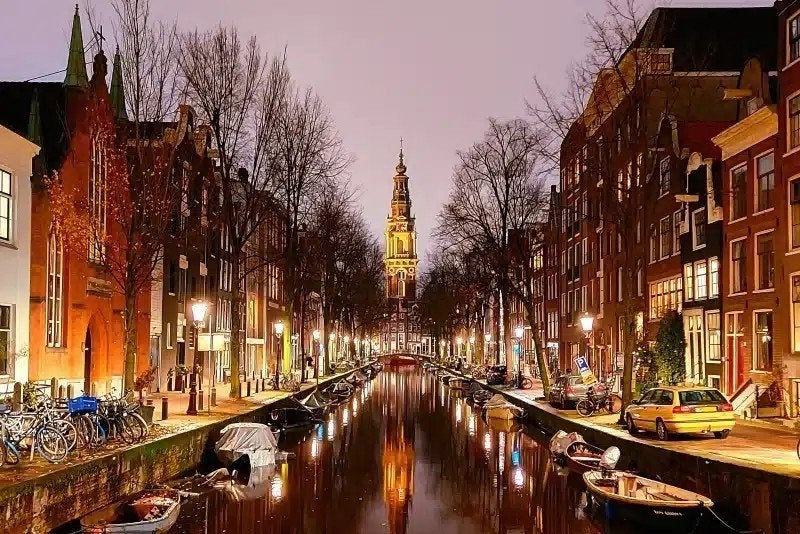 a luxury cruise Amsterdam at evening (2 people)