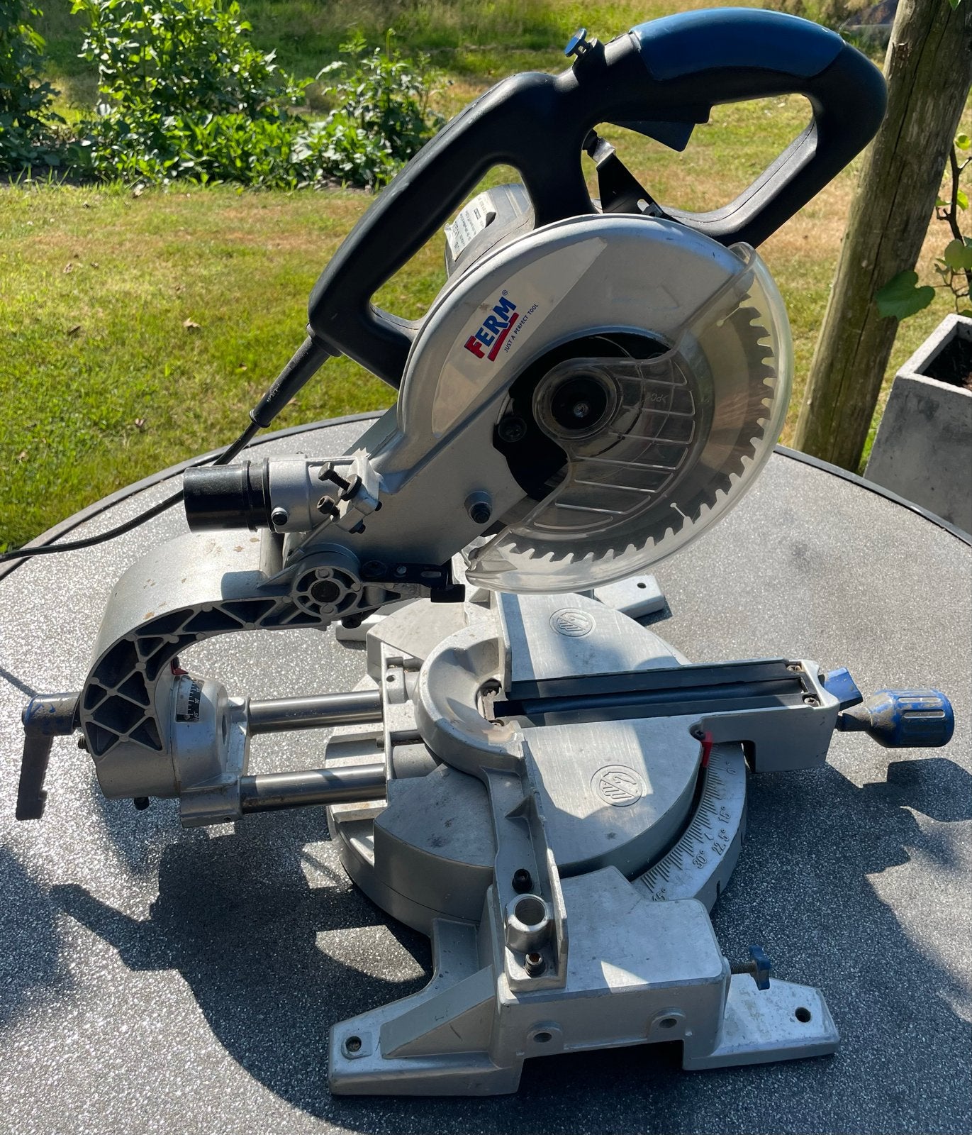 Ferm Afkortzaag FKZ-210S - Krachtige 1600W zaag, Doe-het-zelf en Verbouw, Gereedschap | Zaagmachines, Ophalen, Gebruikt, 70 mm of meer