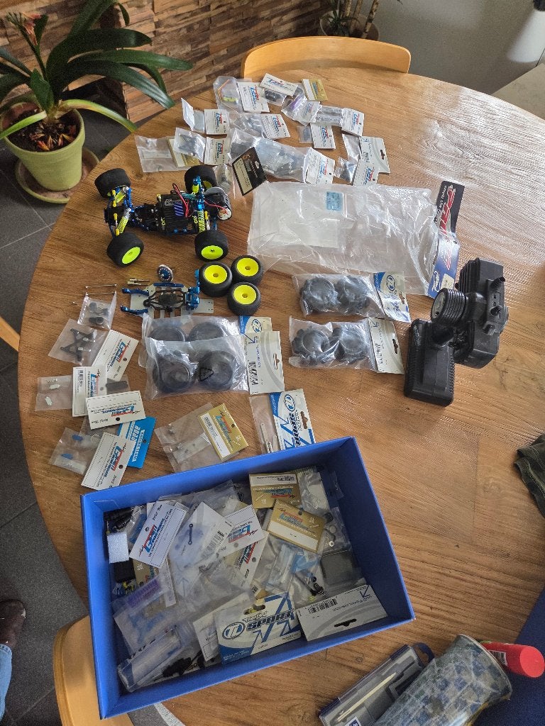 losi mini-t, Ophalen of Verzenden, Zo goed als nieuw, Overige schalen, Auto offroad