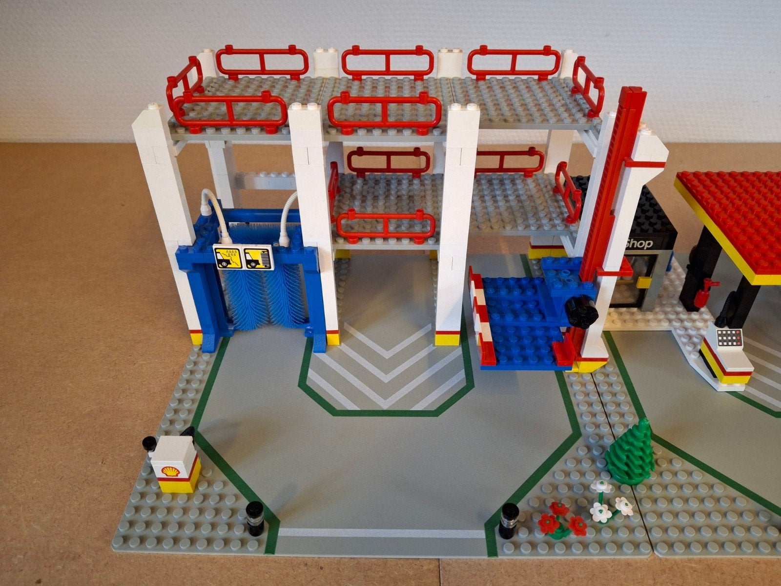 Lego 6394 Metro Park & Service Tower. Jaren 80 Classic Town, Compleet, Lego, Info@lego.com, 33 Bath Road, Slough, UK