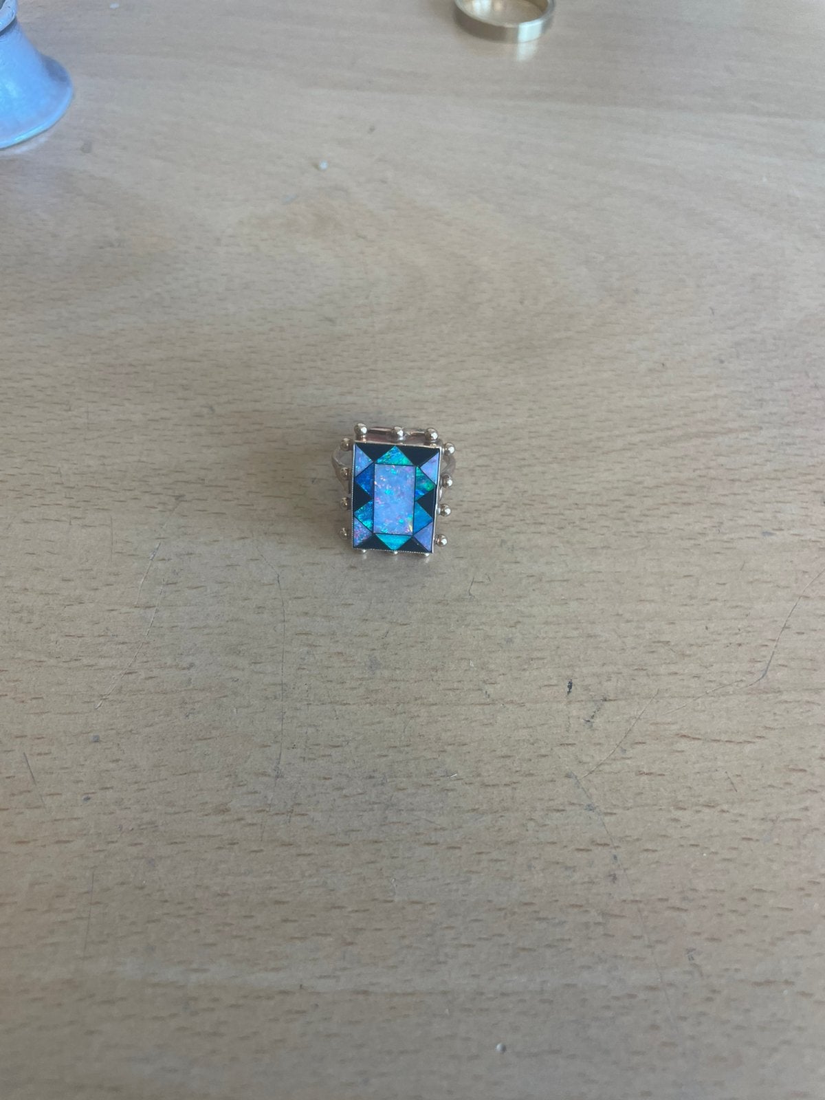 Vintage Gouden ring  met opaal en onix ingelegd vintage, Sieraden, Tassen en Uiterlijk, Bedels, Ophalen, Zo goed als nieuw, Goud