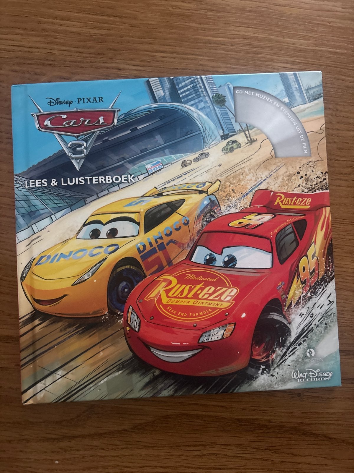 Disney Pixar Cars 3 Lees & Luisterboek met CD, Ophalen of Verzenden, Zo goed als nieuw, Fictie algemeen