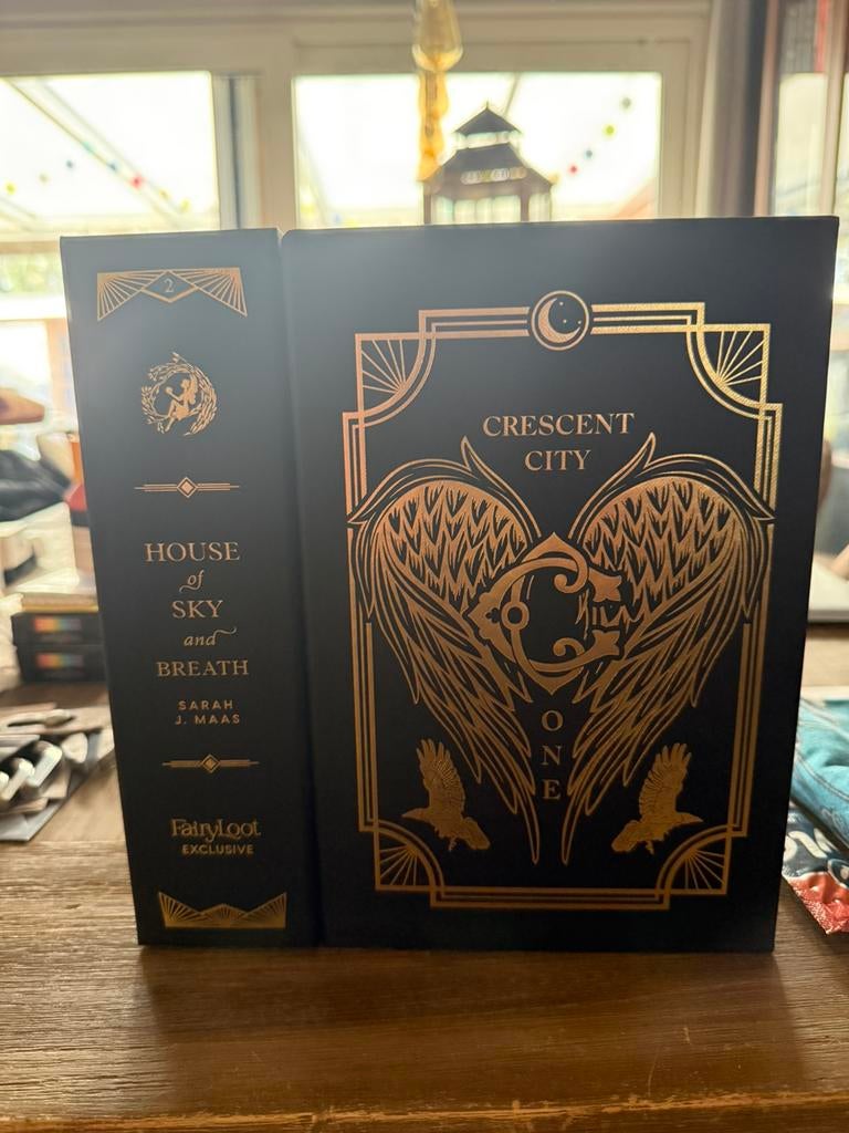 Fairyloot House of Earth and Blood, Ophalen of Verzenden, Zo goed als nieuw
