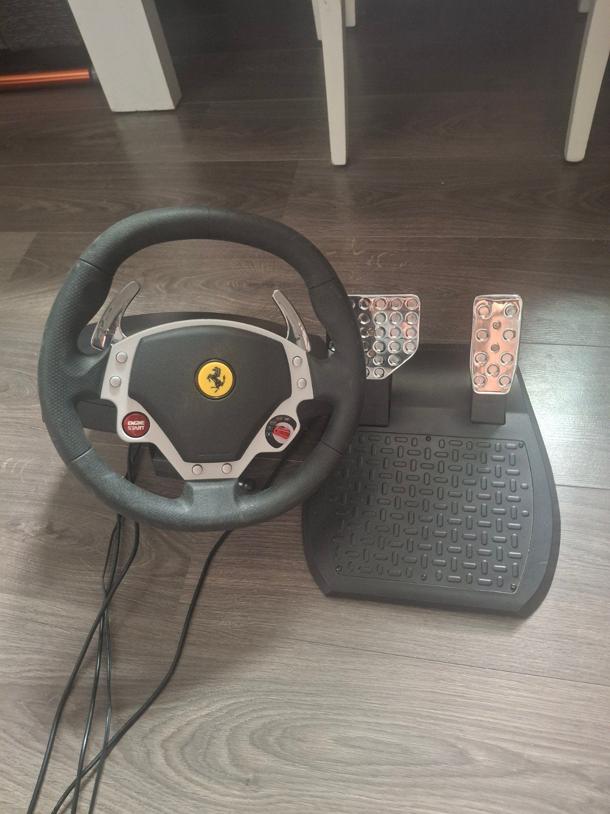 Thrustmaster Ferrari 458 Spider racestuur met pedalen, Ophalen, Racestuur, Xbox, Zo goed als nieuw