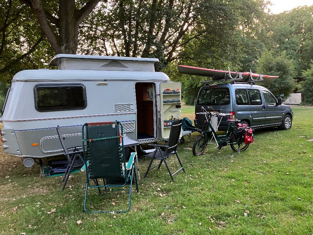 Eriba Touring Triton 420 GT 2006, Caravans en Kamperen, Caravans, Standaardzit, Tot en met 2, Kachel, Particulier