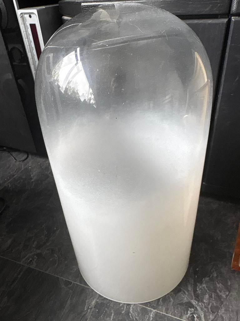 Grote glazen stol, Ophalen