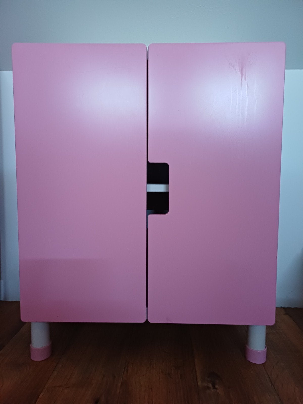 ikea kast roze deuren/pootjes, Ophalen, Gebruikt