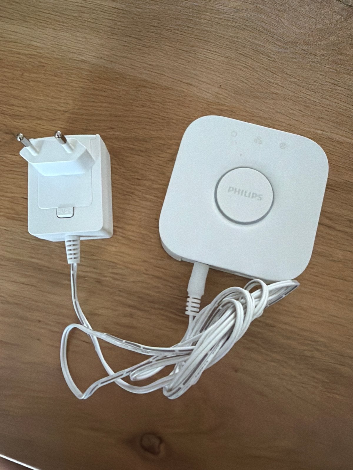 Philips Hue Bridge V2 met adapter, Huis en Inrichting, Lampen | Losse lampen, Philips Hue, Ophalen of Verzenden, Zo goed als nieuw