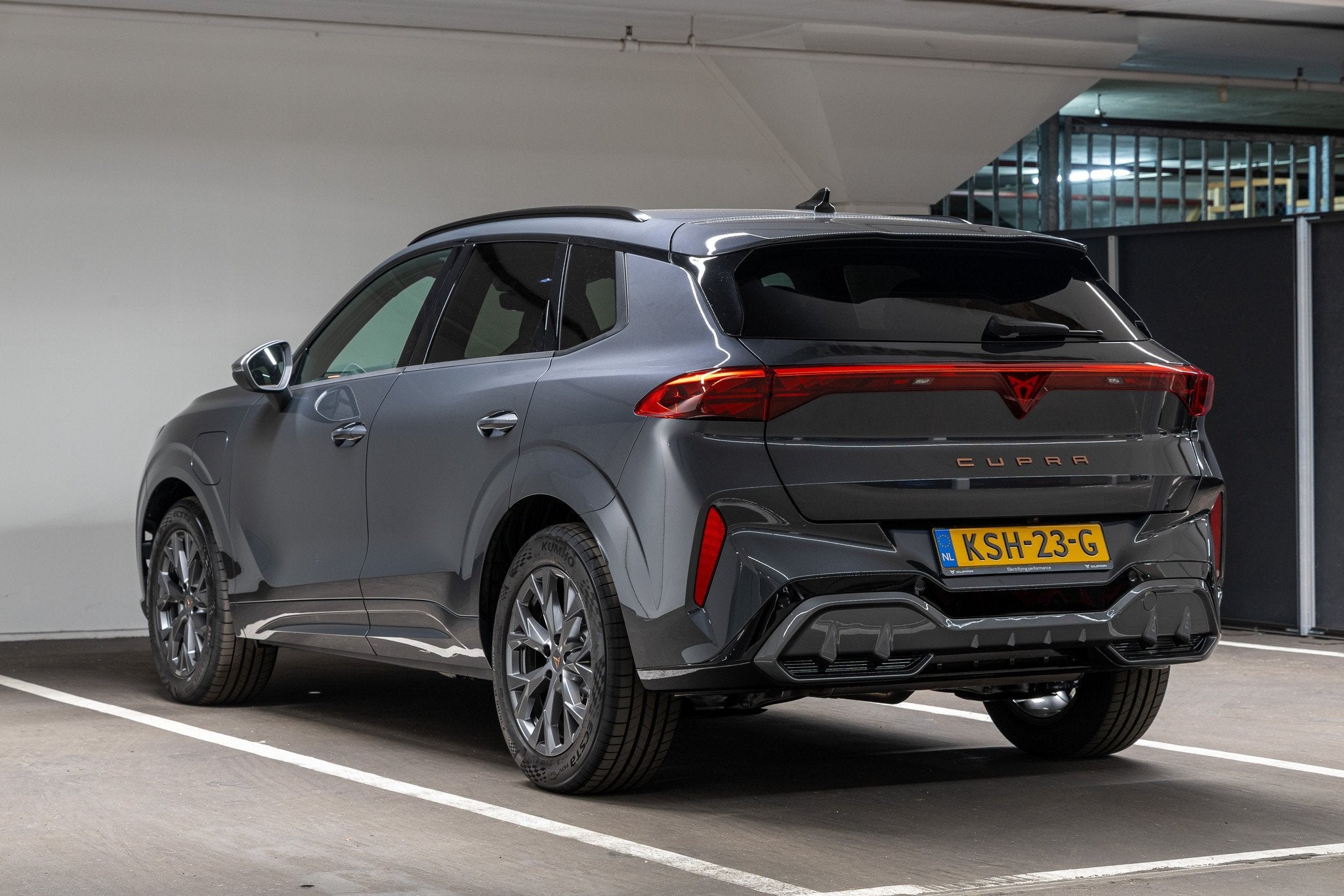 CUPRA Terramar 1.5 TSI e-Hybrid Business Limited, Auto's, 1798 kg, 4 cilinders, Bedrijf, Zilver of Grijs