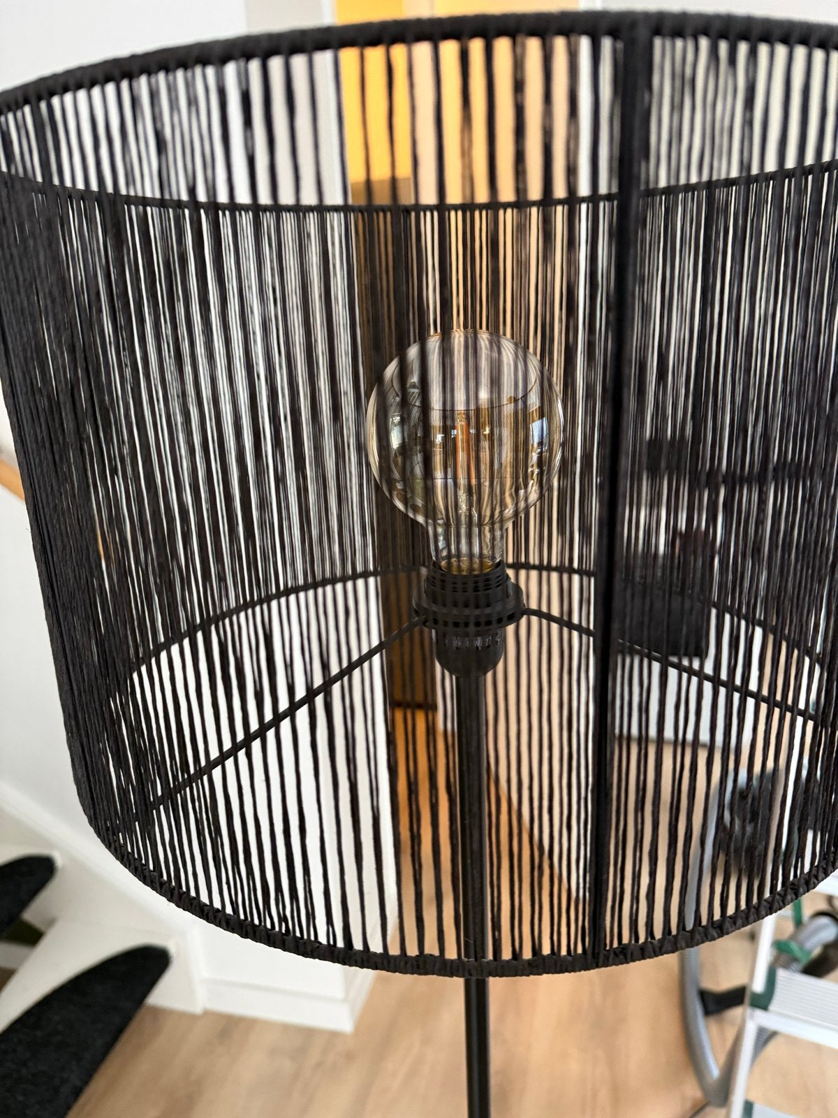 Zwartkleurige vloerlamp met lampje, Ophalen, Zo goed als nieuw, Metaal, 150 tot 200 cm