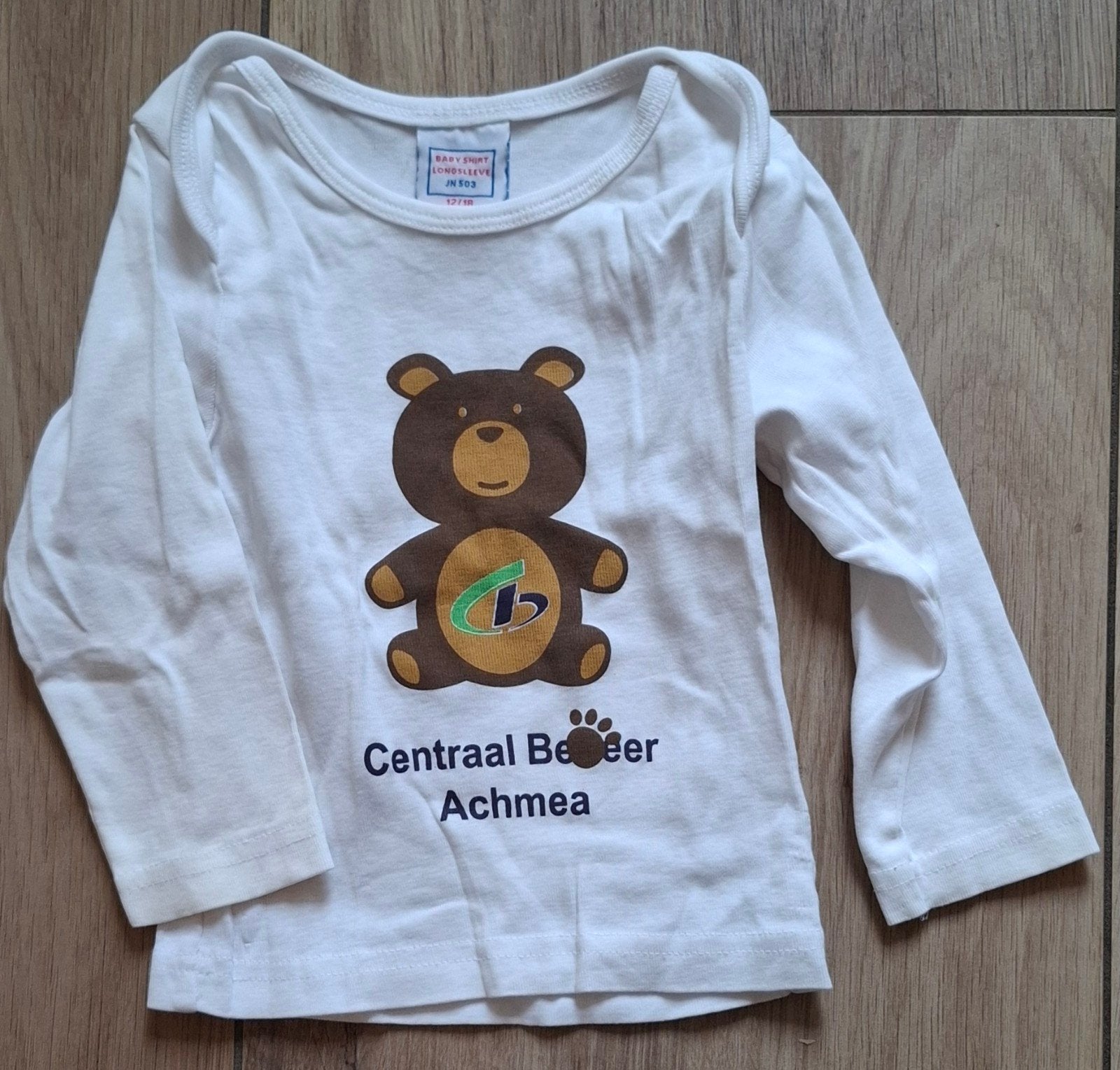 Witte longsleeve met beerprint - Centraal Beheer Achmea, Kinderen en Baby's, Babykleding | Maat 74, Ophalen of Verzenden, Zo goed als nieuw