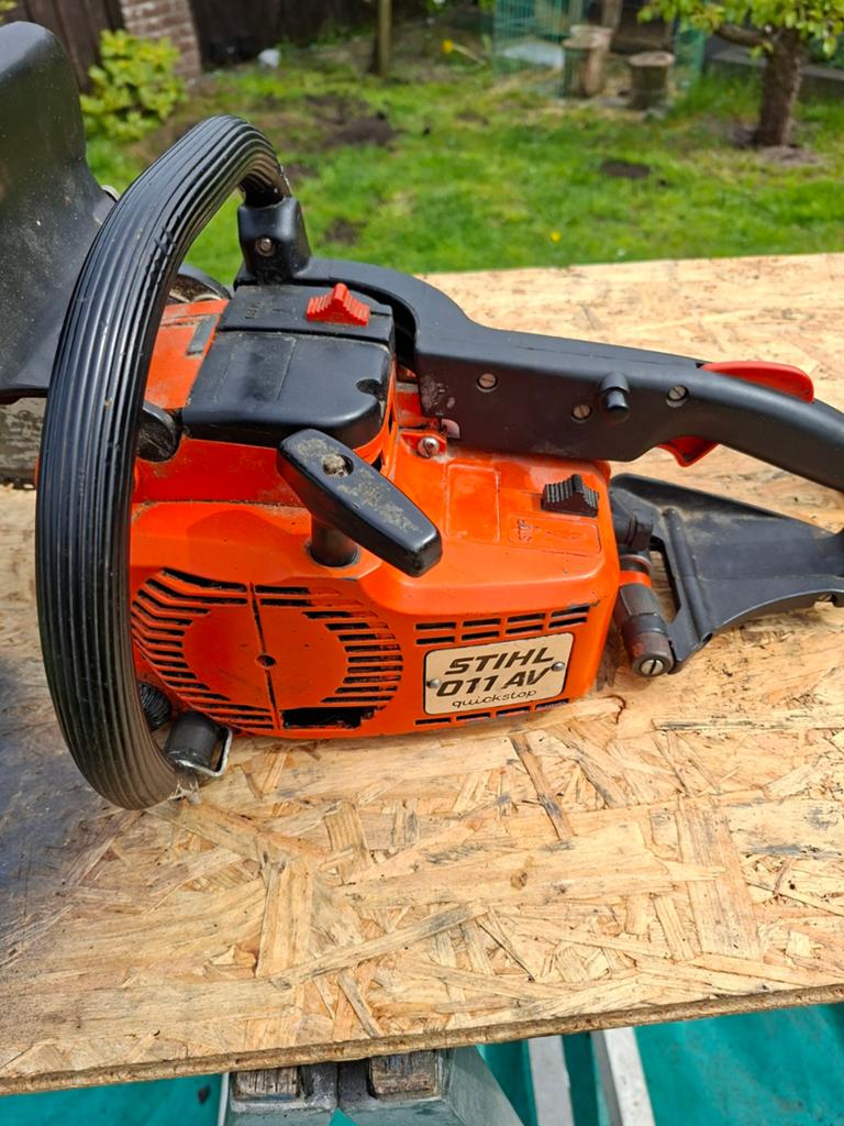 Stihl 011 AV Kettingzaag - Krachtig en Betrouwbaar, Stihl, Gebruikt, 70 mm of meer, Kettingzaag