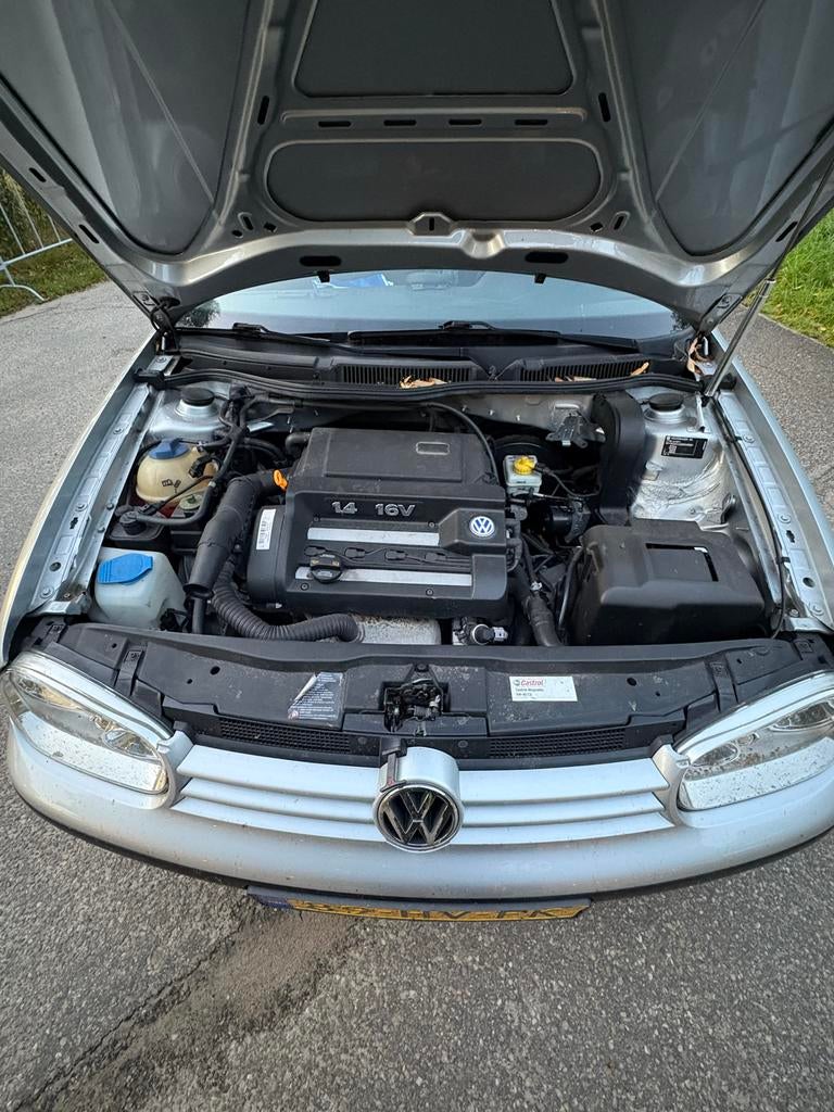 Volkswagen Golf 1.4 55KW 2002 Grijs, Auto's, Voorwielaandrijving, 15 km/l, 74 pk, 49 €/maand