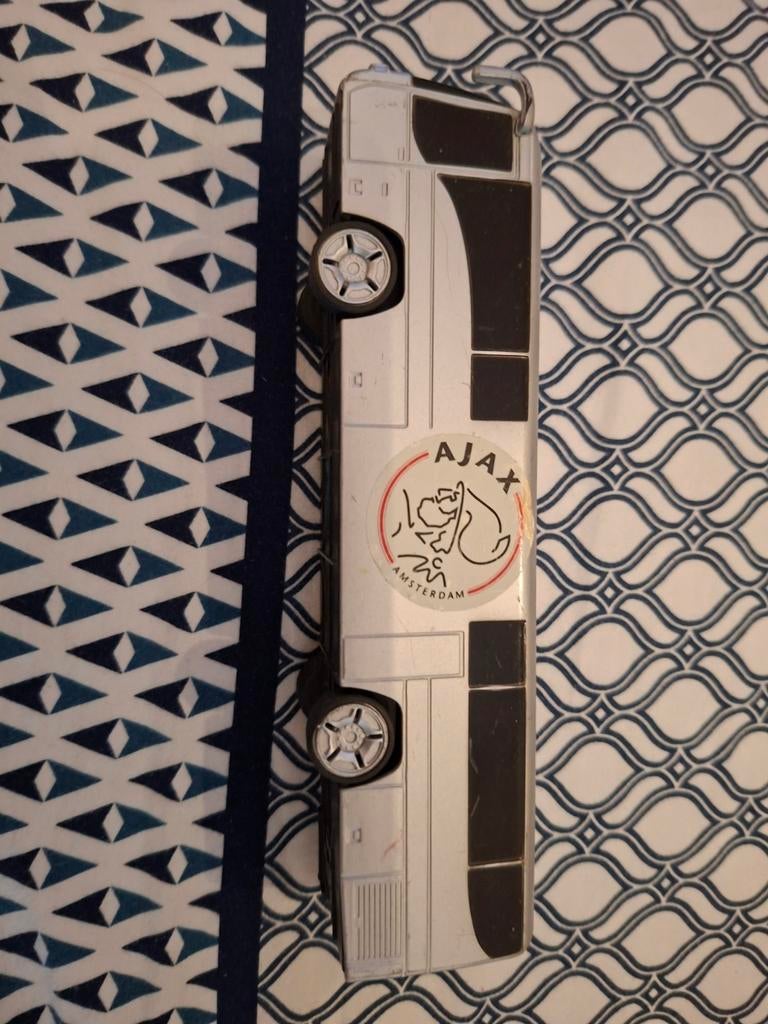 Ajax Bus Model - Leuk verzamelobject!, Verzamelen, Verzenden, Zo goed als nieuw, Auto's