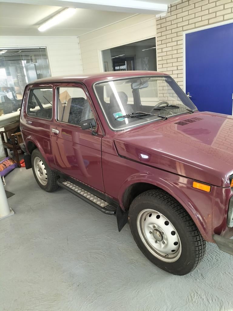 Lada niva 4x4 bouwjaar 2001 eerste eigenaar nl. auto, Auto's, Achterwielaandrijving, Handgeschakeld, SUV of Terreinwagen, Te koop