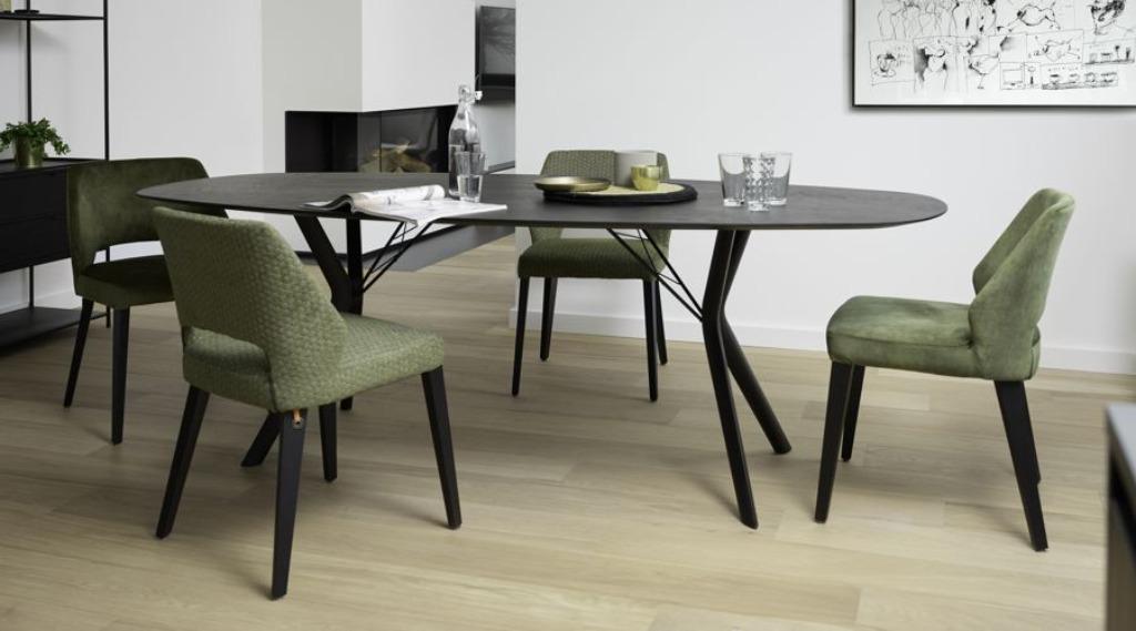 Eclipse tafel van Mobitec, in rond of deens ovaal., Ophalen, 100 tot 150 cm, Eikenhout, Vijf personen of meer
