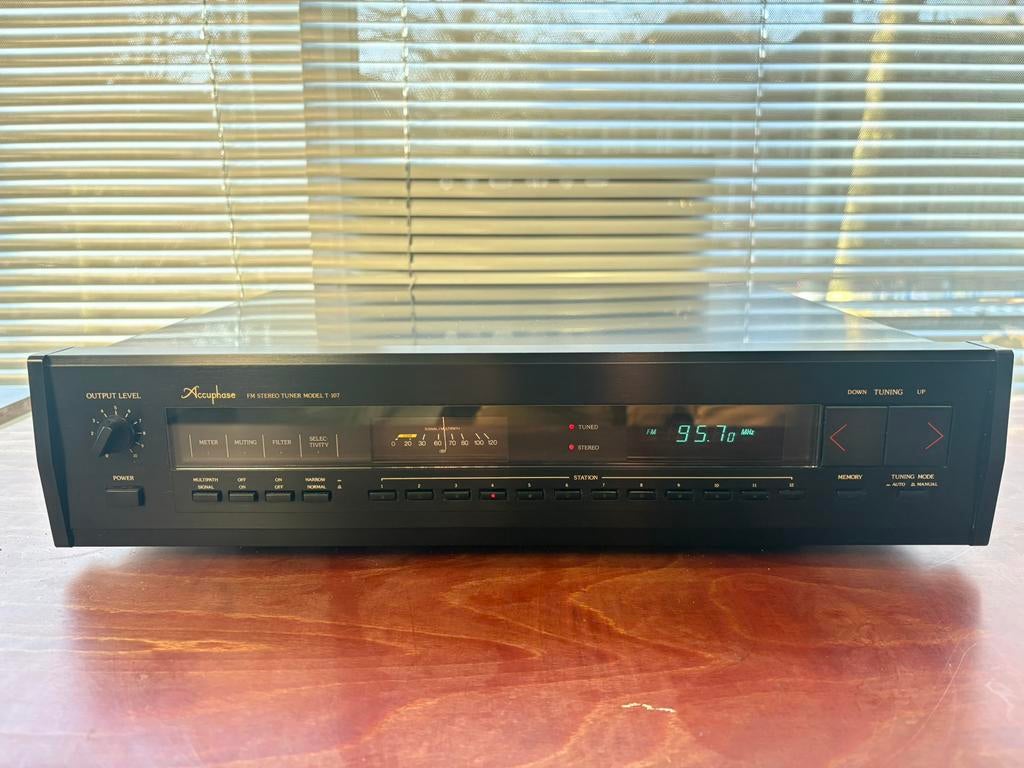 Accuphase T107 FM stereo tuner incl garantie, Ophalen of Verzenden, Zo goed als nieuw