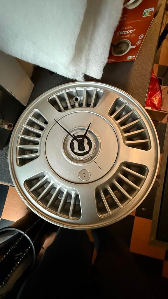 Unieke Wandklok van Bentley Velg, Huis en Inrichting, Woonaccessoires | Klokken, Gebruikt, Wandklok, Analoog, Ophalen of Verzenden