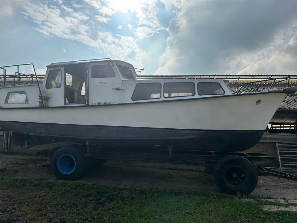 Kruiser 9.5m opknapper motorboot met achterkuit A.K, Ophalen of Verzenden, Zo goed als nieuw