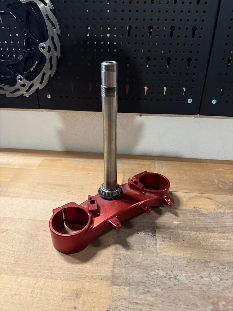 Honda HRC Martens kroonplaat crf cr, Ophalen