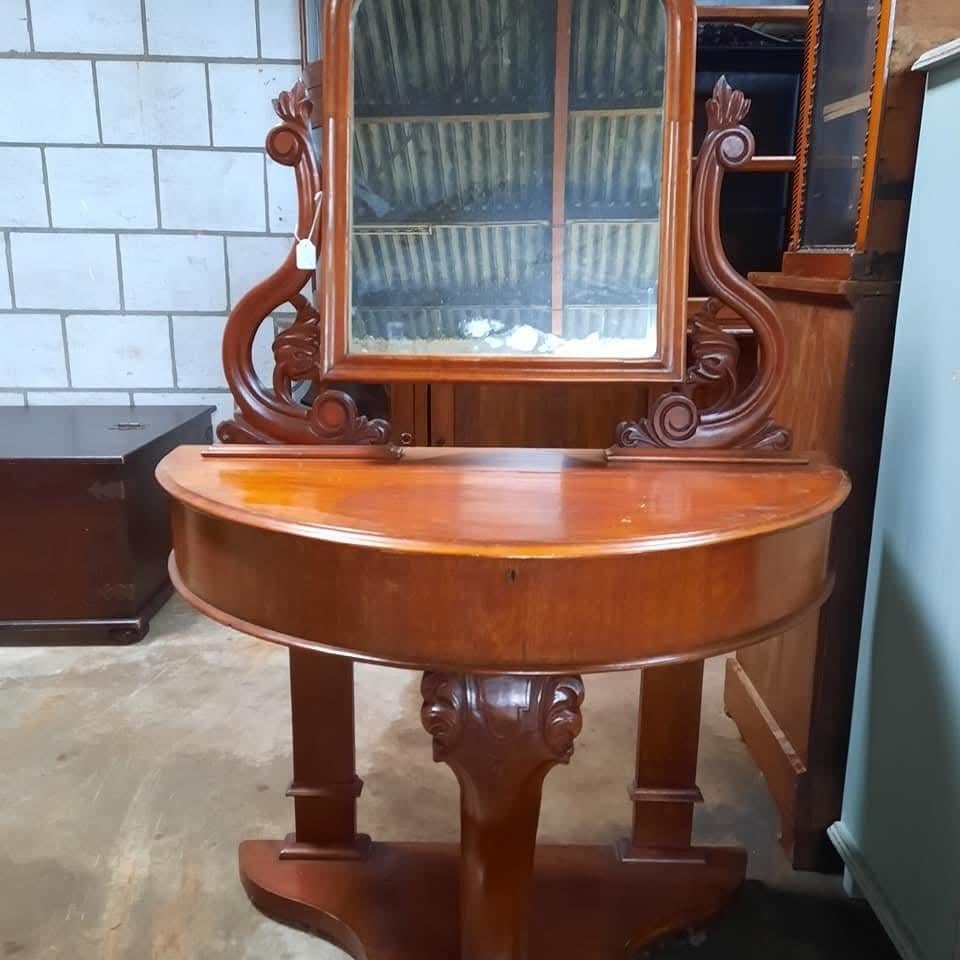 Antieke Franse kaptafel in perfecte staat een mooie zachte b