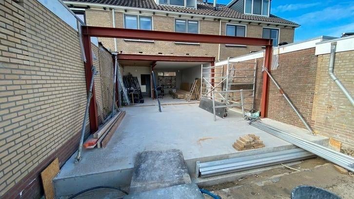 uitbouw muurdoorbraak of portaalconstructie