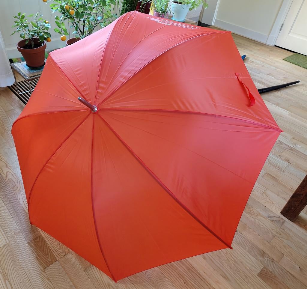 Golf stormparaplu rood oranje met houten handvat 2-persoons, Sieraden, Tassen en Uiterlijk, Paraplu's, Nieuw, Rood, Ophalen
