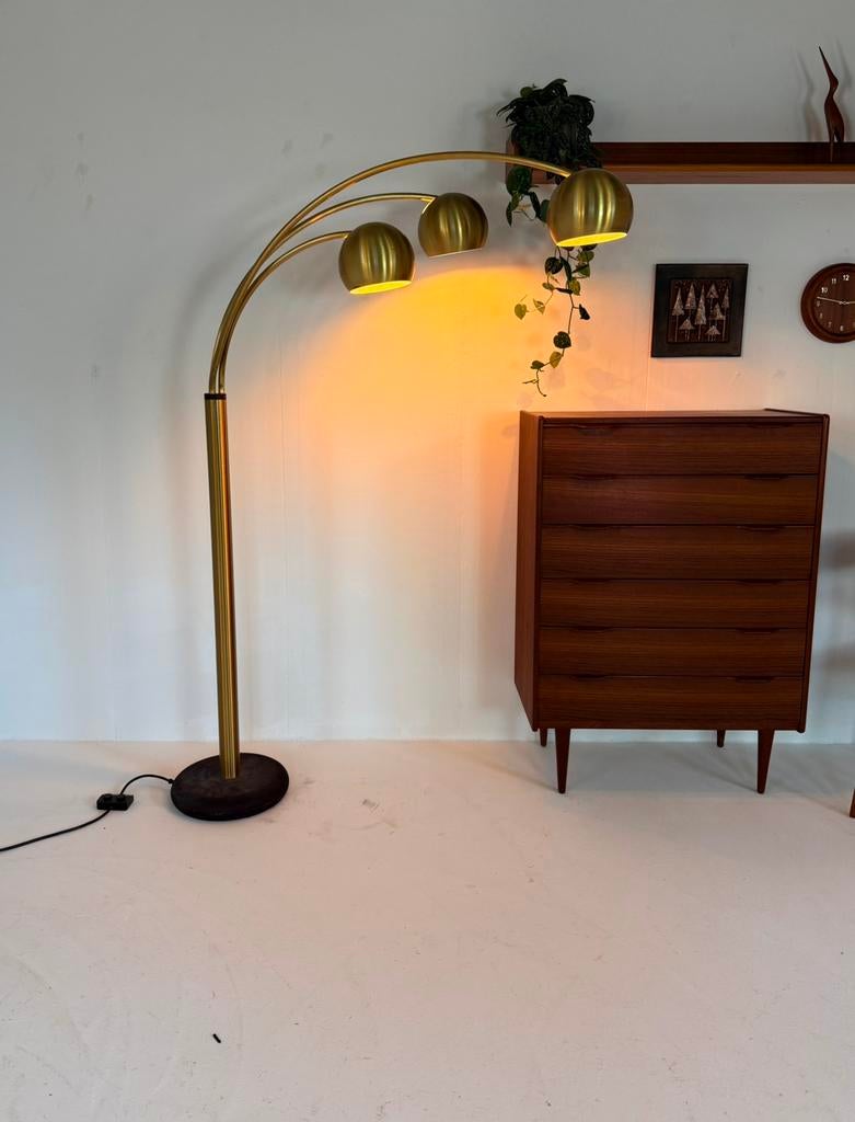 Vintage messing booglamp, Goffredo Reggiani ‘70, Huis en Inrichting, Lampen | Vloerlampen, Zo goed als nieuw, 150 tot 200 cm, Kunststof