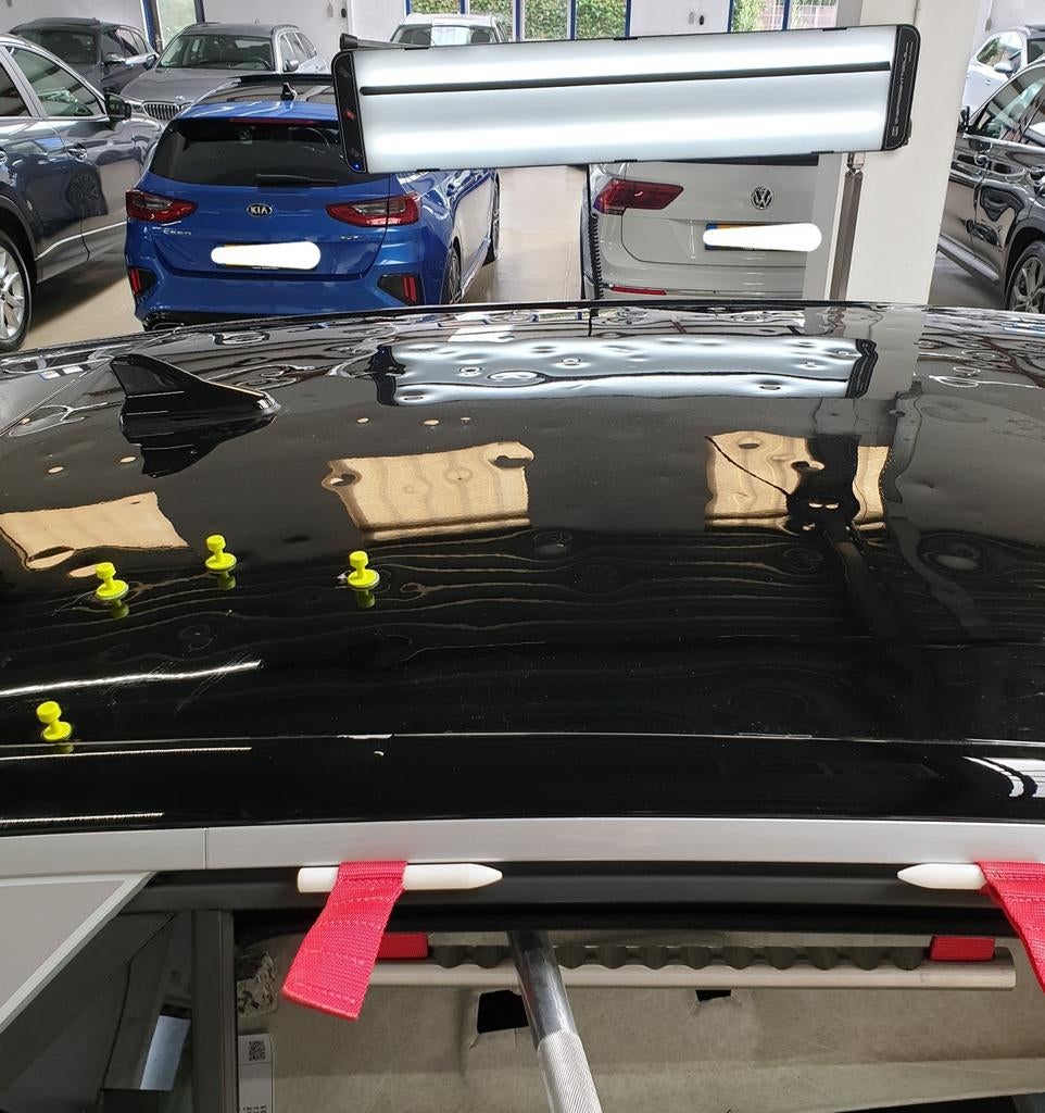Uitdeuken zonder spuiten,hagelschade,parkeerdeuk,restyling