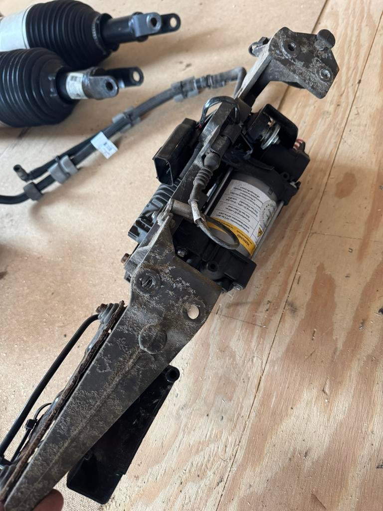 Dodge Ram 1500 Lucht Compressor Air Ride 2013-2018, Ophalen of Verzenden, Gebruikt, Dodge