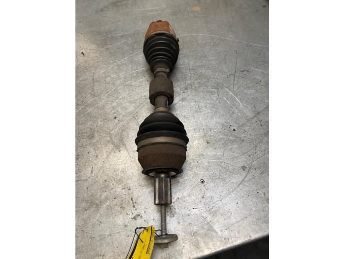 Aandrijfas links-voor van een Volvo V60, Gebruikt, -, -, Ophalen of Verzenden