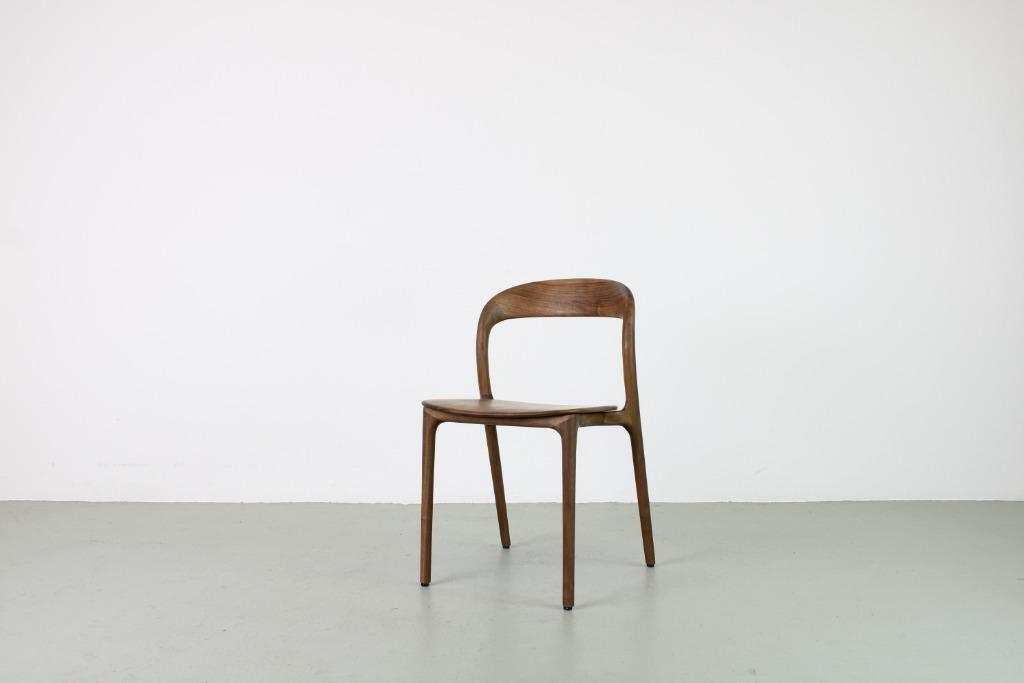 Artisan Neva light stoel, Europees walnoot, Huis en Inrichting, Stoelen, Ophalen, Bruin, Nieuw, Vijf, Zes of meer stoelen