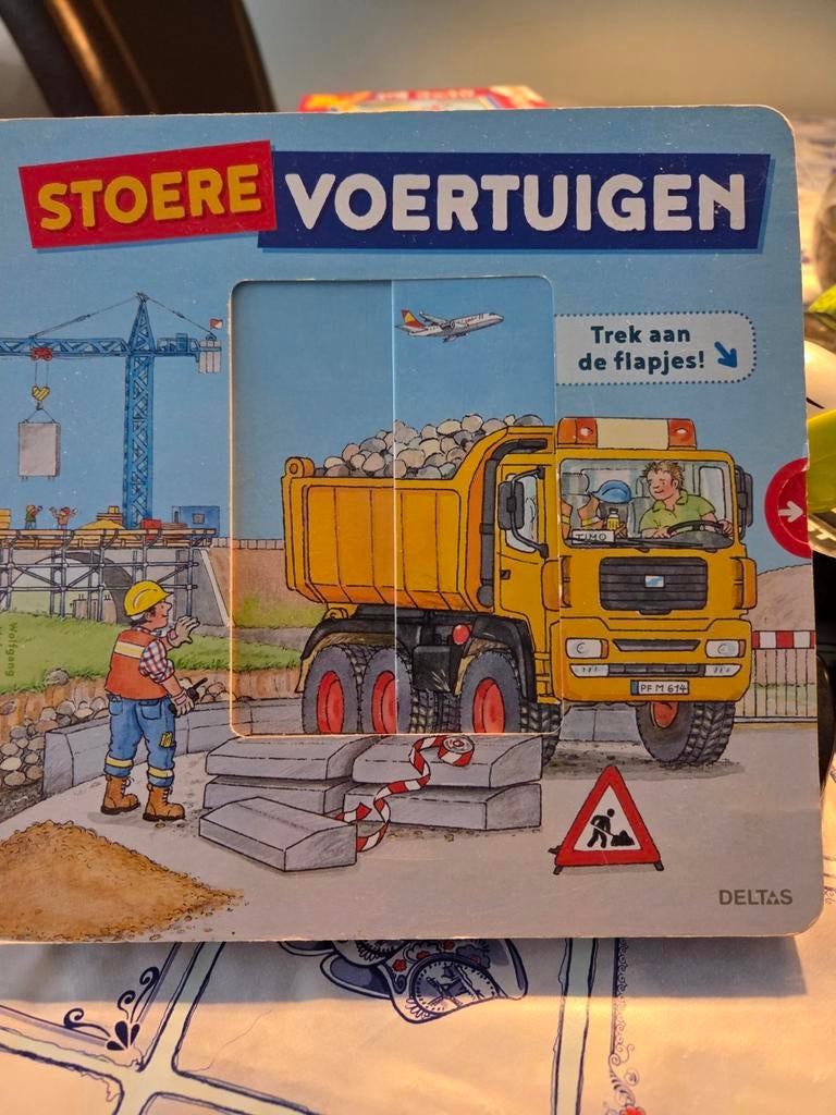 Stoere Voertuigen boek - Leuk flapjesboek!, Timo, Ophalen of Verzenden, Zo goed als nieuw, Uitklap-, Voel- of Ontdekboek