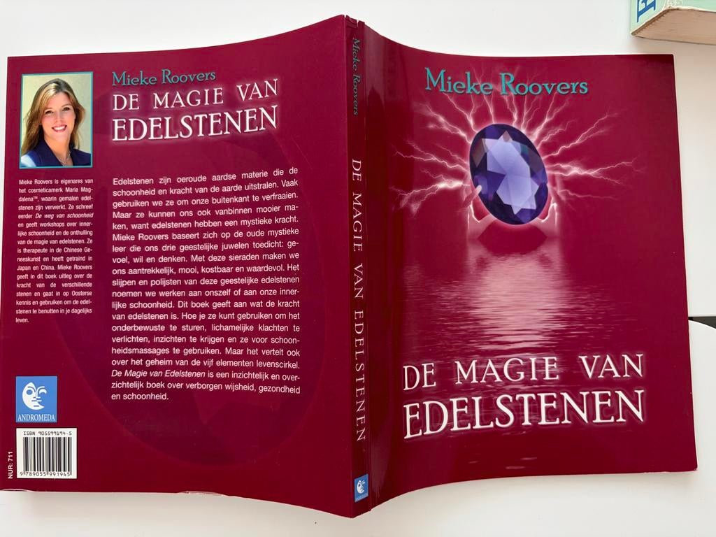 De Magie van Edelstenen - Mieke Roovers, Boeken, Ophalen of Verzenden, Zo goed als nieuw, Spiritualiteit algemeen, Achtergrond en Informatie