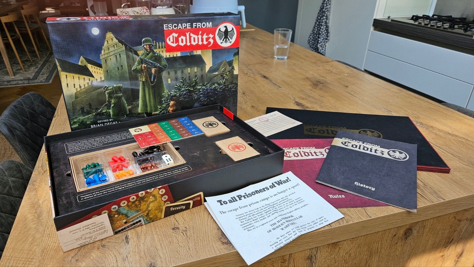 Escape from Colditz Bordspel - Klassiek Ontsnappingsspel, Vijf spelers of meer, Ophalen, Zo goed als nieuw, Osprey Games