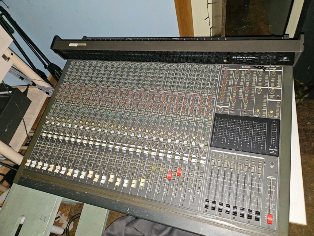 Behringer Eurodesk MX3242X Mengpaneel, Muziek en Instrumenten, Ophalen, Gebruikt, 20 kanalen of meer, Microfooningang