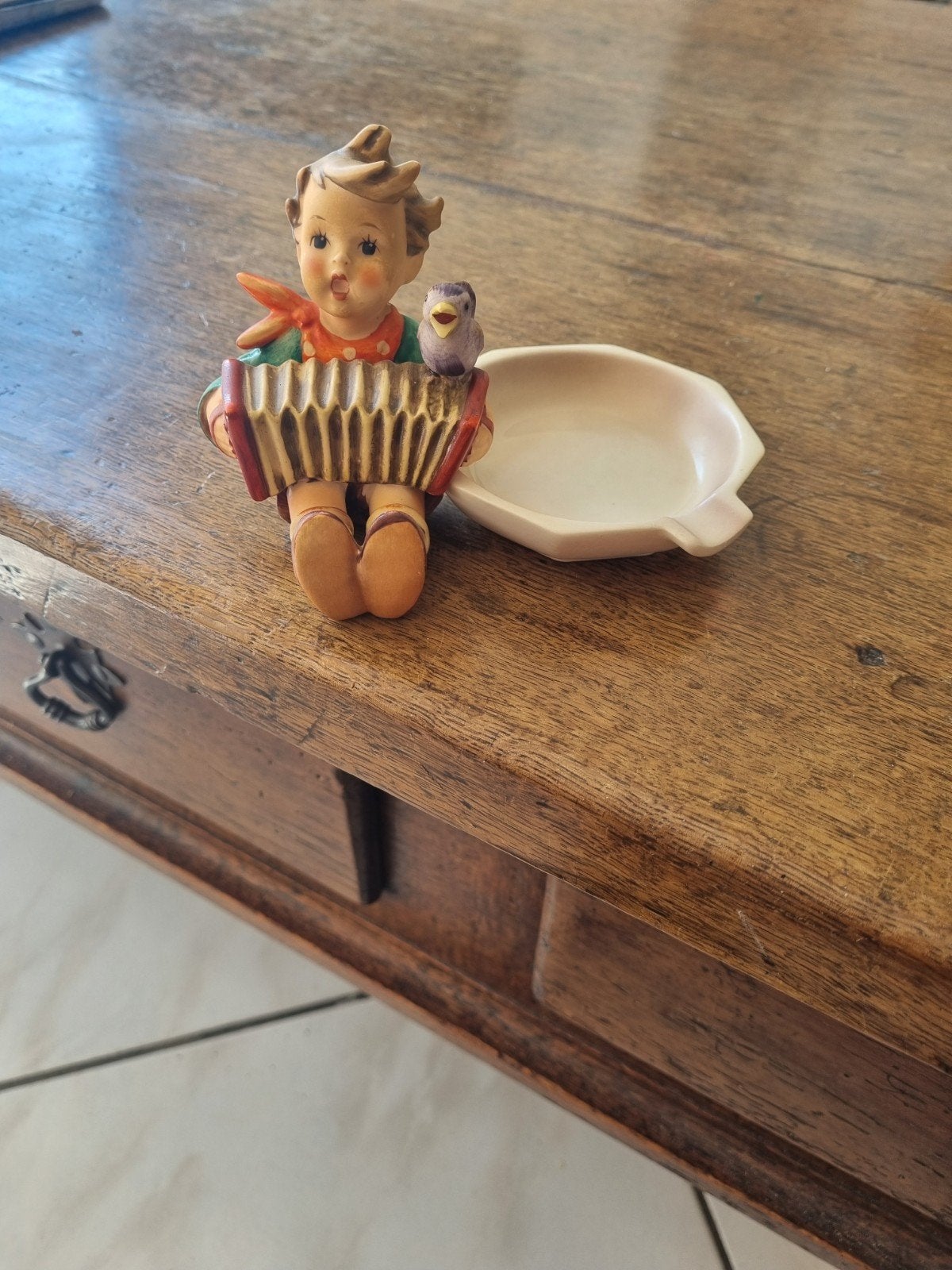 Vintage beeldje jongen met accordeon en vogel, Ophalen of Verzenden, Gebruikt
