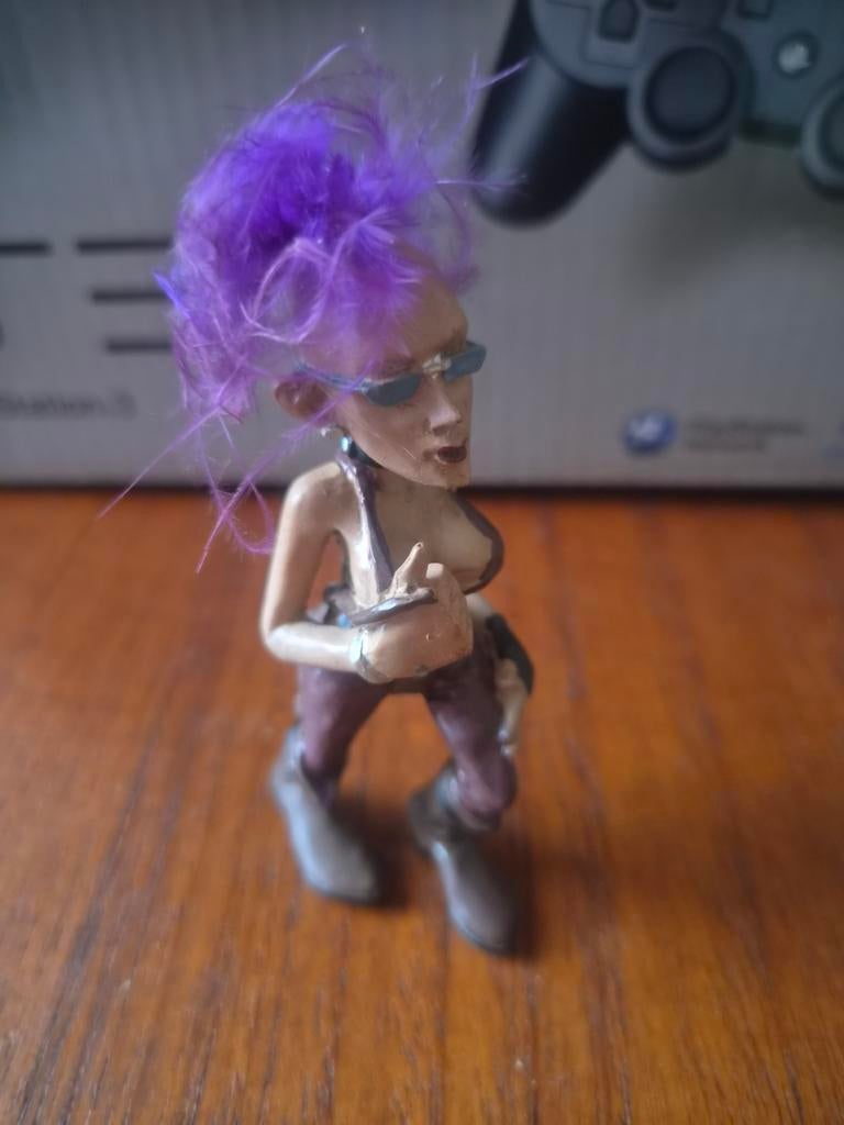 Uniek Punk Figuur met Paars Haar - Decoratie, Ophalen of Verzenden, Gebruikt