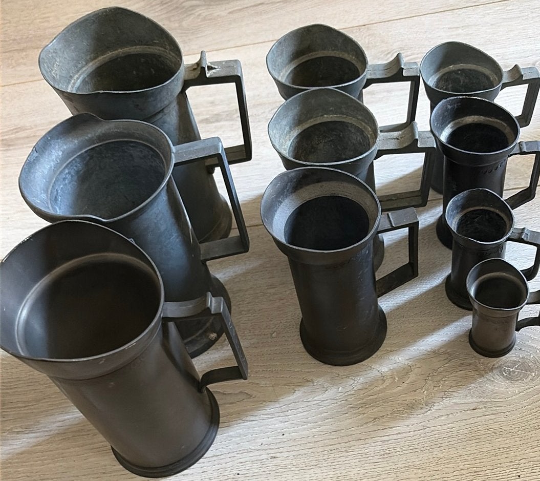Set van 11 antieke tinnen maatbekers/kannen, Ophalen of Verzenden