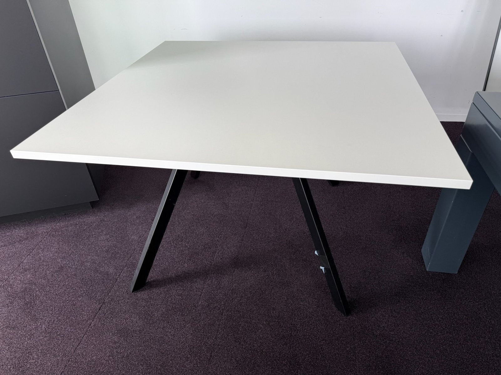 Witte (vergader)tafel, Huis en Inrichting, Tafels | Eettafels, Ophalen, Gebruikt, Vierkant, Vier personen